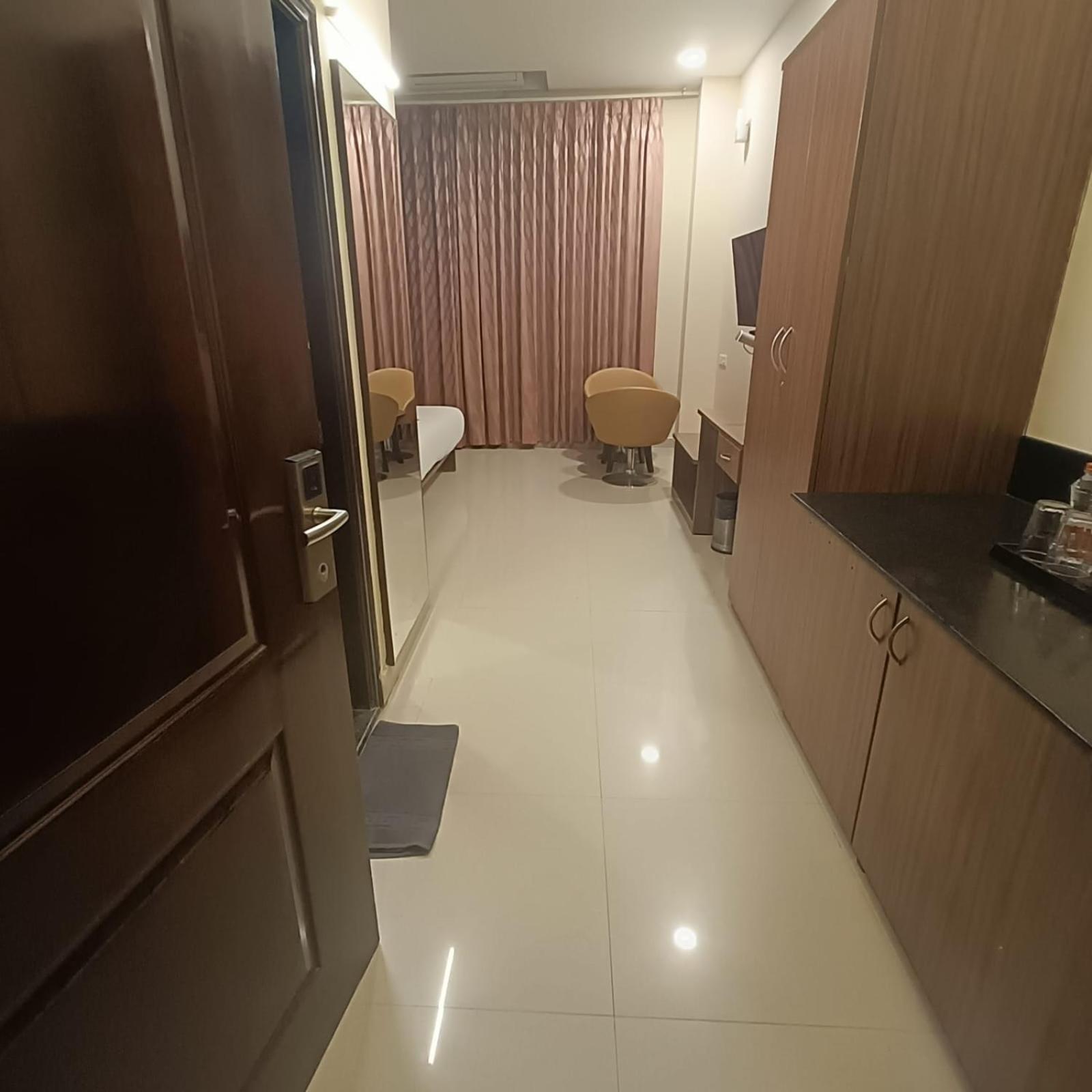 Astra Hotels & Suites Whitefield Near To Nallurahalli Metro Station And Ktpo Bangalore Dış mekan fotoğraf