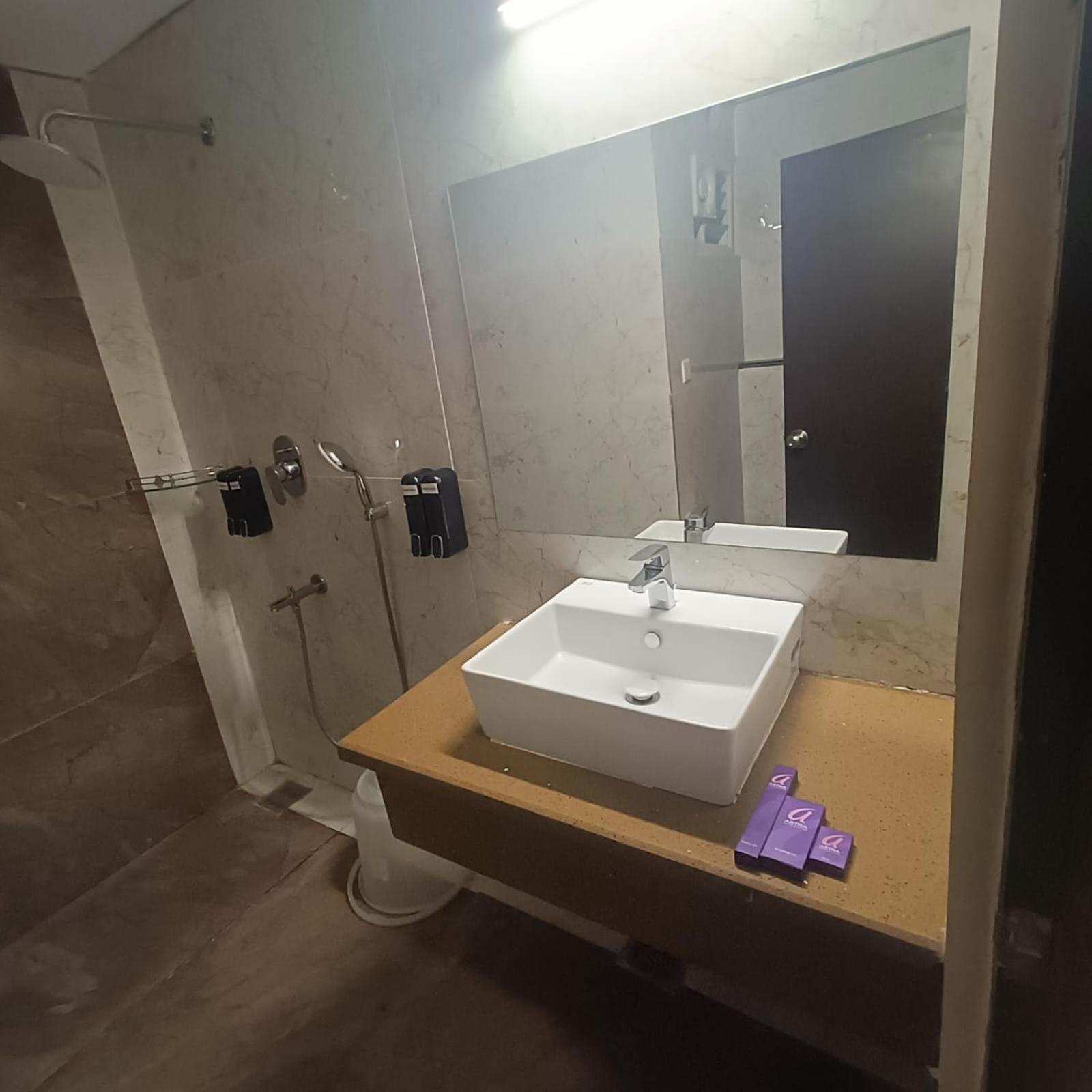 Astra Hotels & Suites Whitefield Near To Nallurahalli Metro Station And Ktpo Bangalore Dış mekan fotoğraf