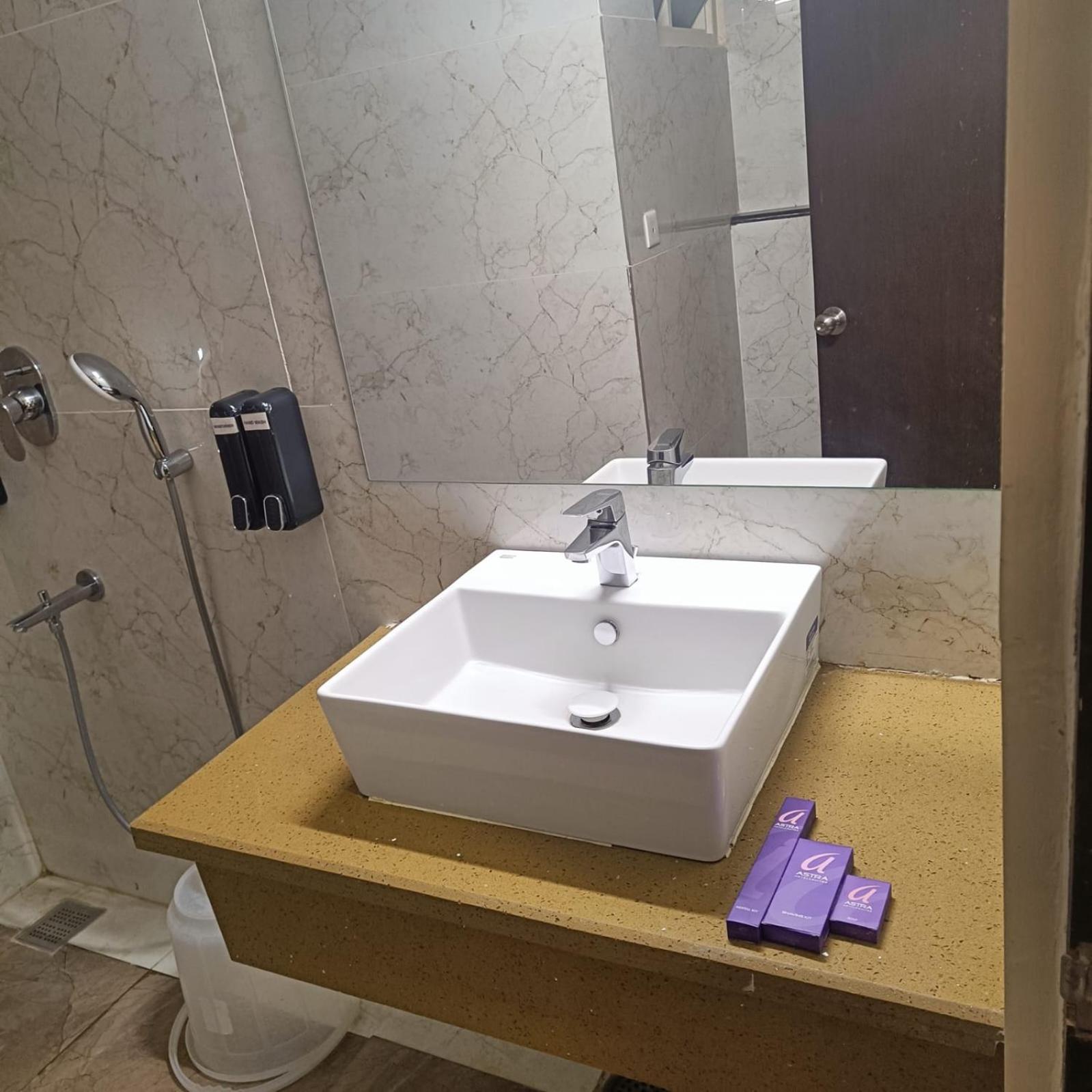 Astra Hotels & Suites Whitefield Near To Nallurahalli Metro Station And Ktpo Bangalore Dış mekan fotoğraf